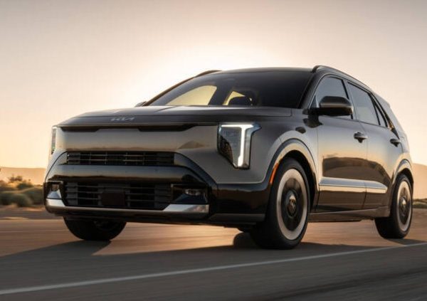 An Ultimate Life-Hack on Wheels: The Refreshed 2027 Kia Niro